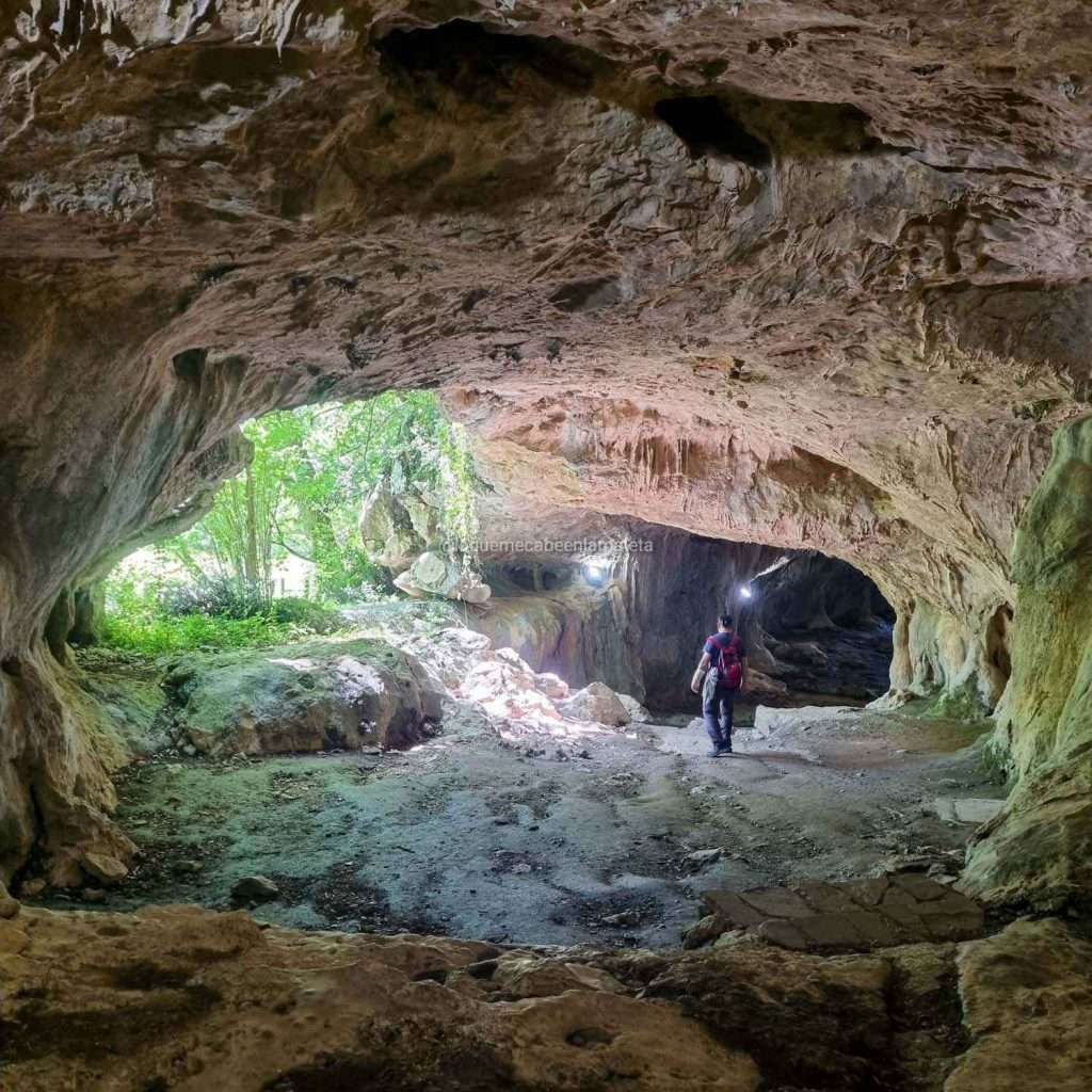 Sala de Akelarres en la cueva de Zugarramurdi 